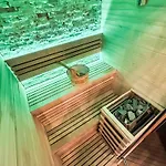 Glamour & Jacuzzi Prive Апартаменты