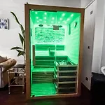 Апартаменты Glamour & Jacuzzi Prive *