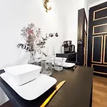 Glamour & Jacuzzi Prive Шамбери