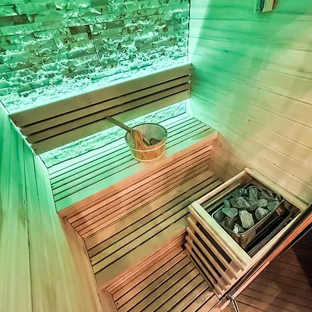 Glamour & Jacuzzi Prive דירה