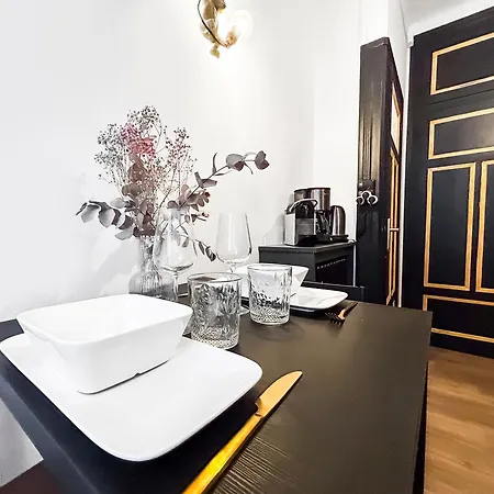 Glamour & Jacuzzi Prive שאמברי
