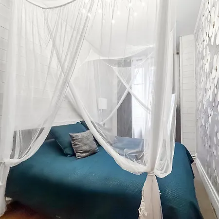 Glamour & Jacuzzi Prive Апартаменты